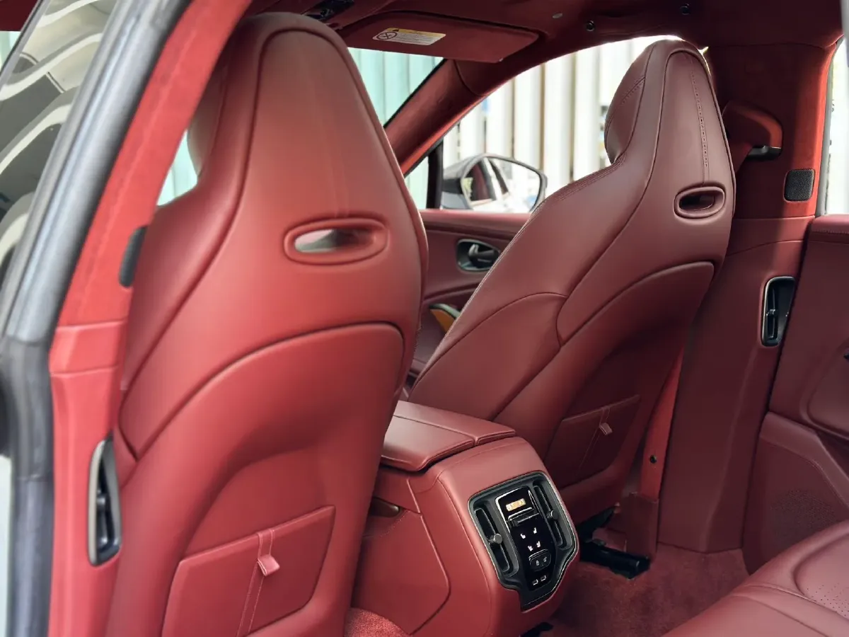 2021 Aston Martin DBX 4.0T 550HP V8 9AT,autocango,china used car exporter,china ev exporter,chinese used car exporter,chinese used ev exporter