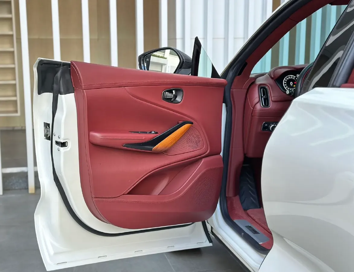 2021 Aston Martin DBX 4.0T 550HP V8 9AT,autocango,china used car exporter,china ev exporter,chinese used car exporter,chinese used ev exporter