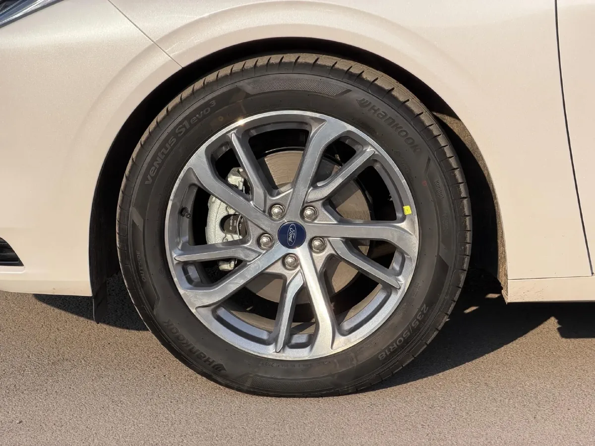 2022 Ford Mondeo 2.0T 238HP L4 8AT,autocango,china used car exporter,china ev exporter,chinese used car exporter,chinese used ev exporter