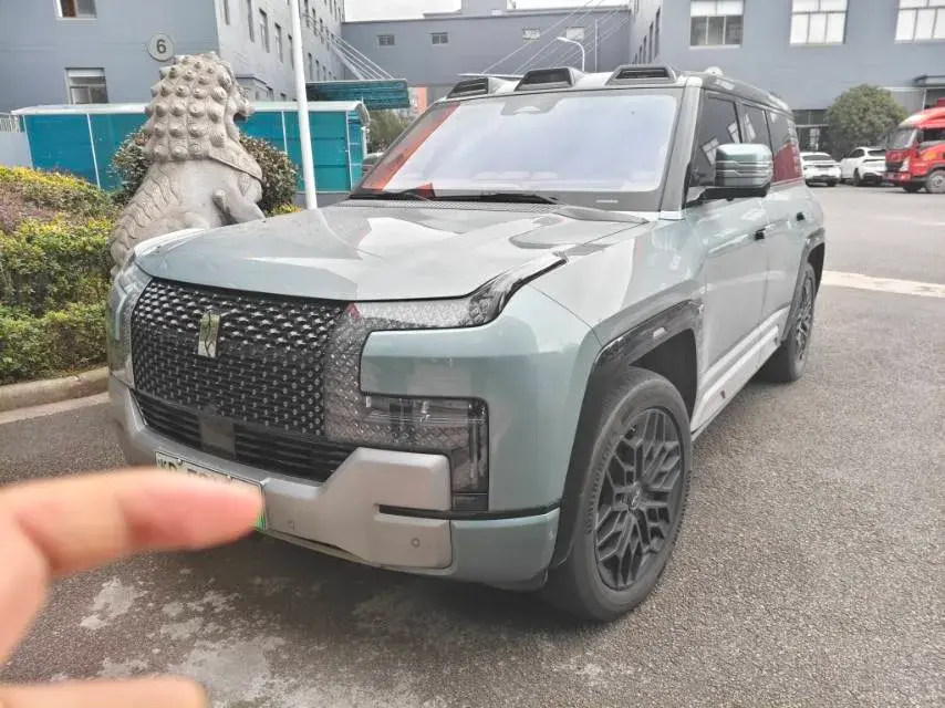 2023 YangWang U8 2.0T 272HP L4 REEV 49.05KWH