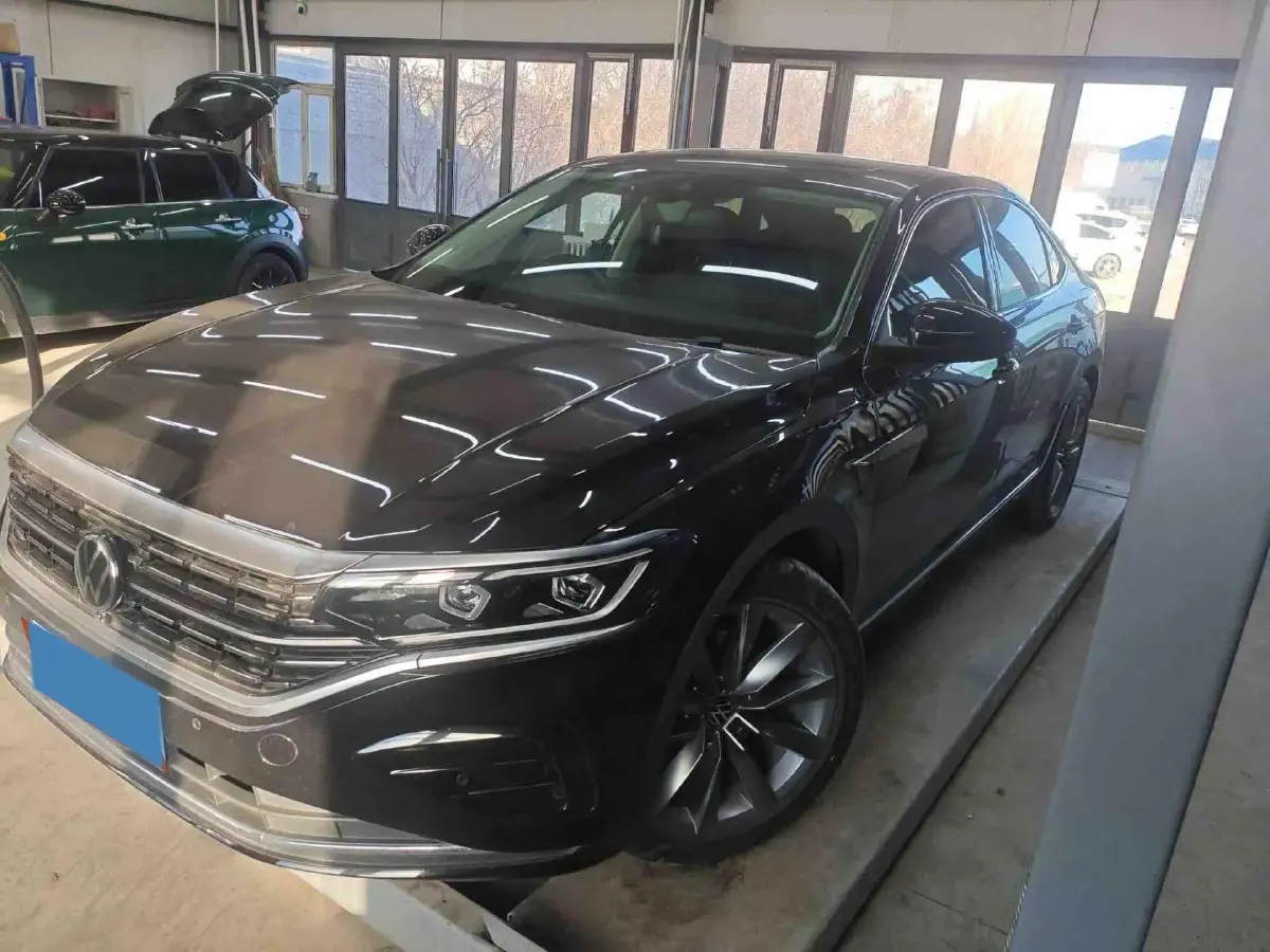 2023 Volkswagen Passat 2.0T 220HP L4 7DCT