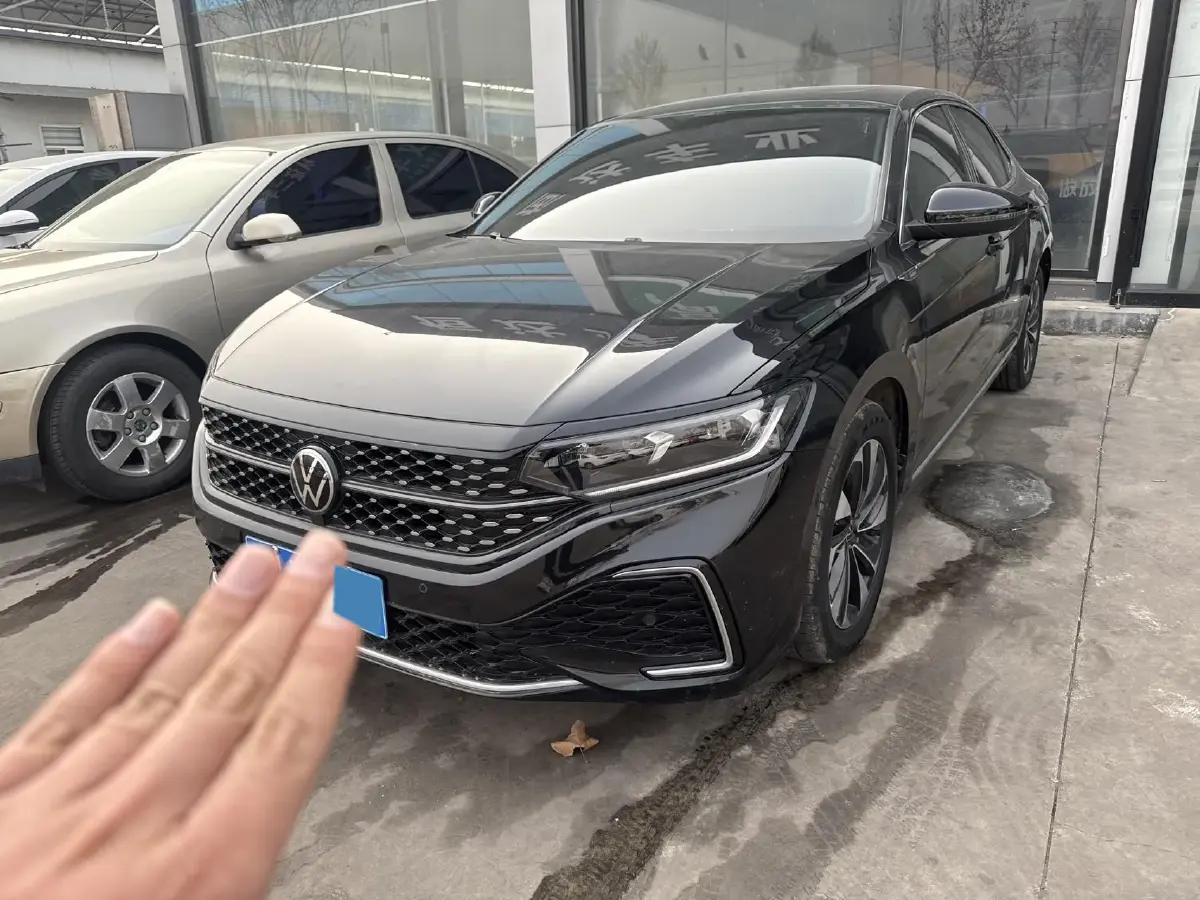 2023 Volkswagen Passat 2.0T 186HP L4 7DCT