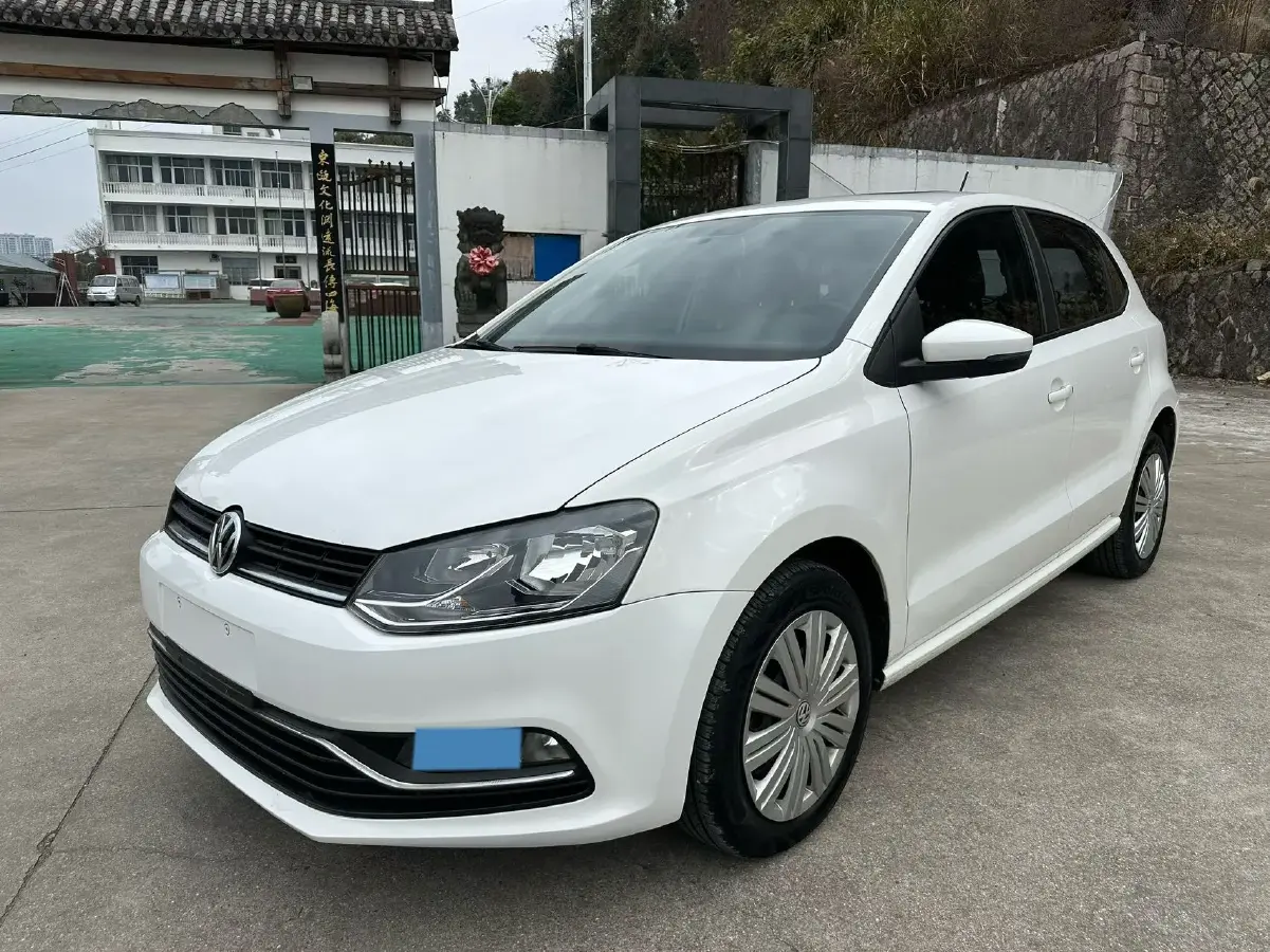 2016 Volkswagen Polo 1.6L 110HP L4 6AT