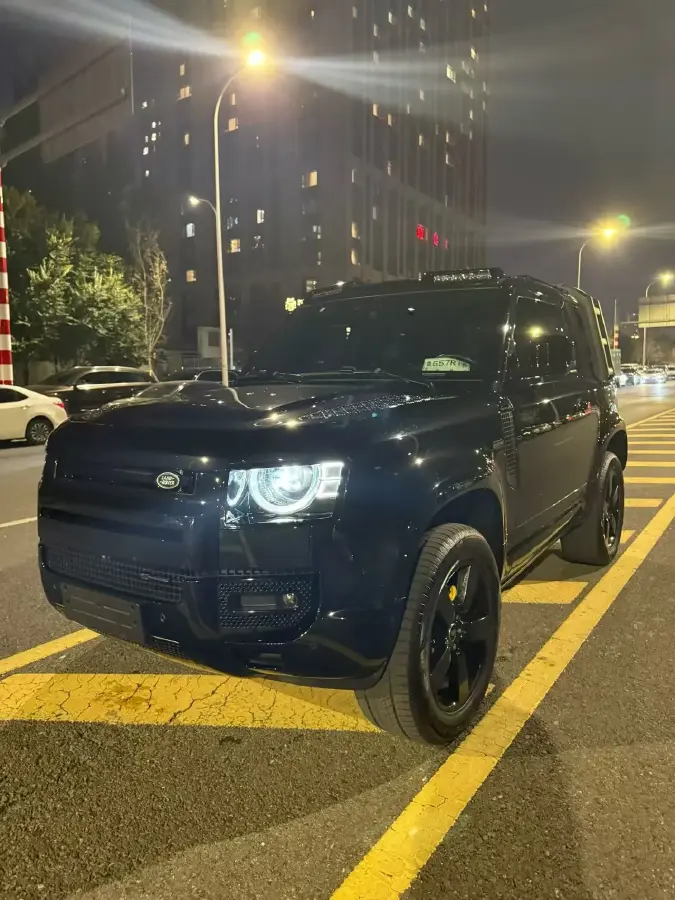 2023 Land Rover Defender 2.0T 300HP L4 8AT