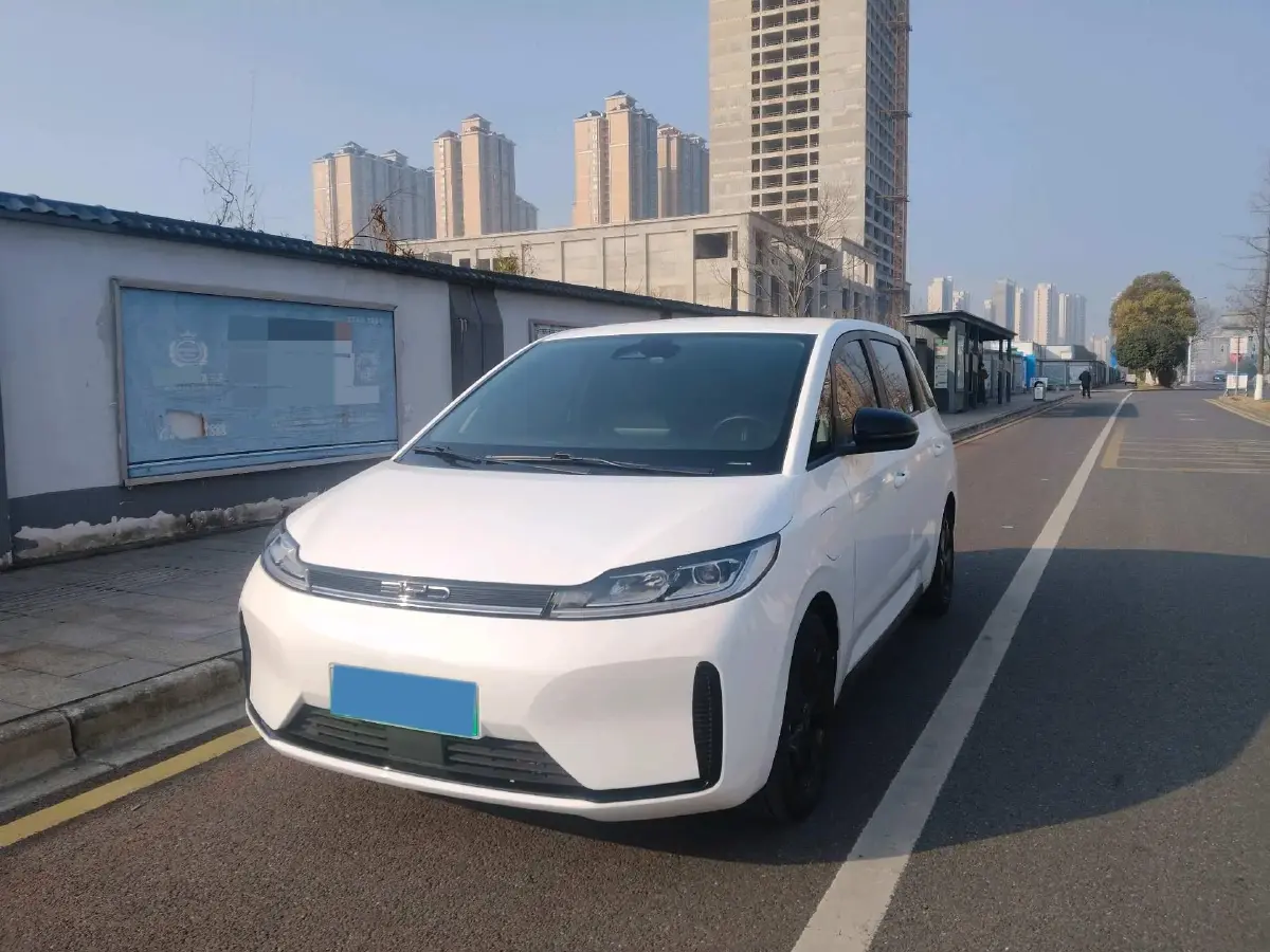 2023 BYD D1 BEV 53.6KWH