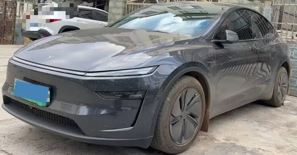 2025 Tesla Model Y BEV