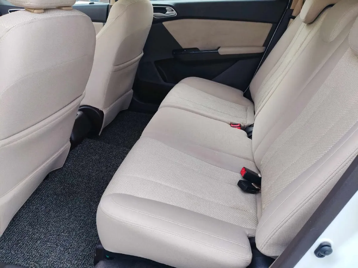 2017 BaoJun 310W 1.5L 112HP L4 6MT,autocango,china used car exporter,china ev exporter,chinese used car exporter,chinese used ev exporter