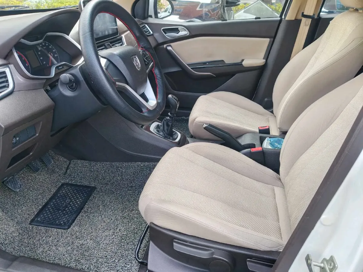 2017 BaoJun 310W 1.5L 112HP L4 6MT,autocango,china used car exporter,china ev exporter,chinese used car exporter,chinese used ev exporter