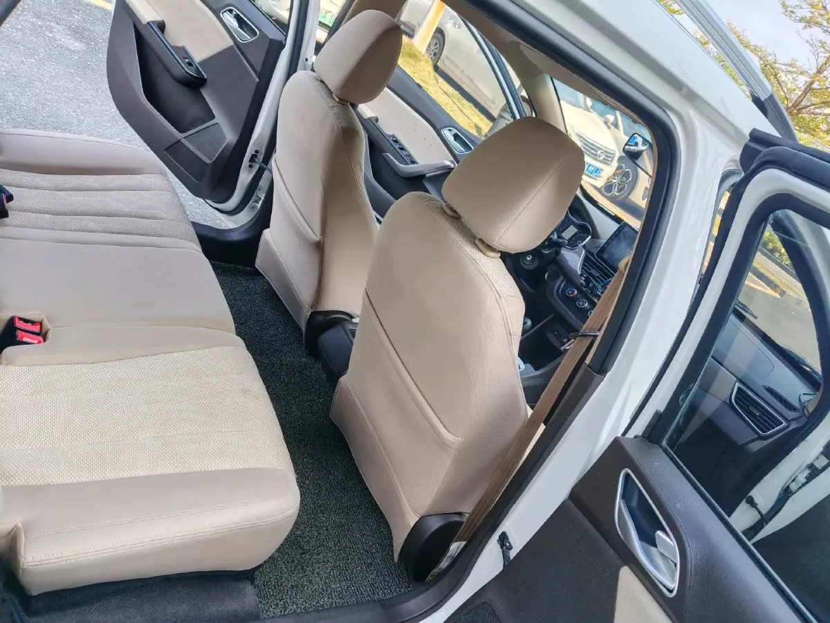 2017 BaoJun 310W 1.5L 112HP L4 6MT,autocango,china used car exporter,china ev exporter,chinese used car exporter,chinese used ev exporter