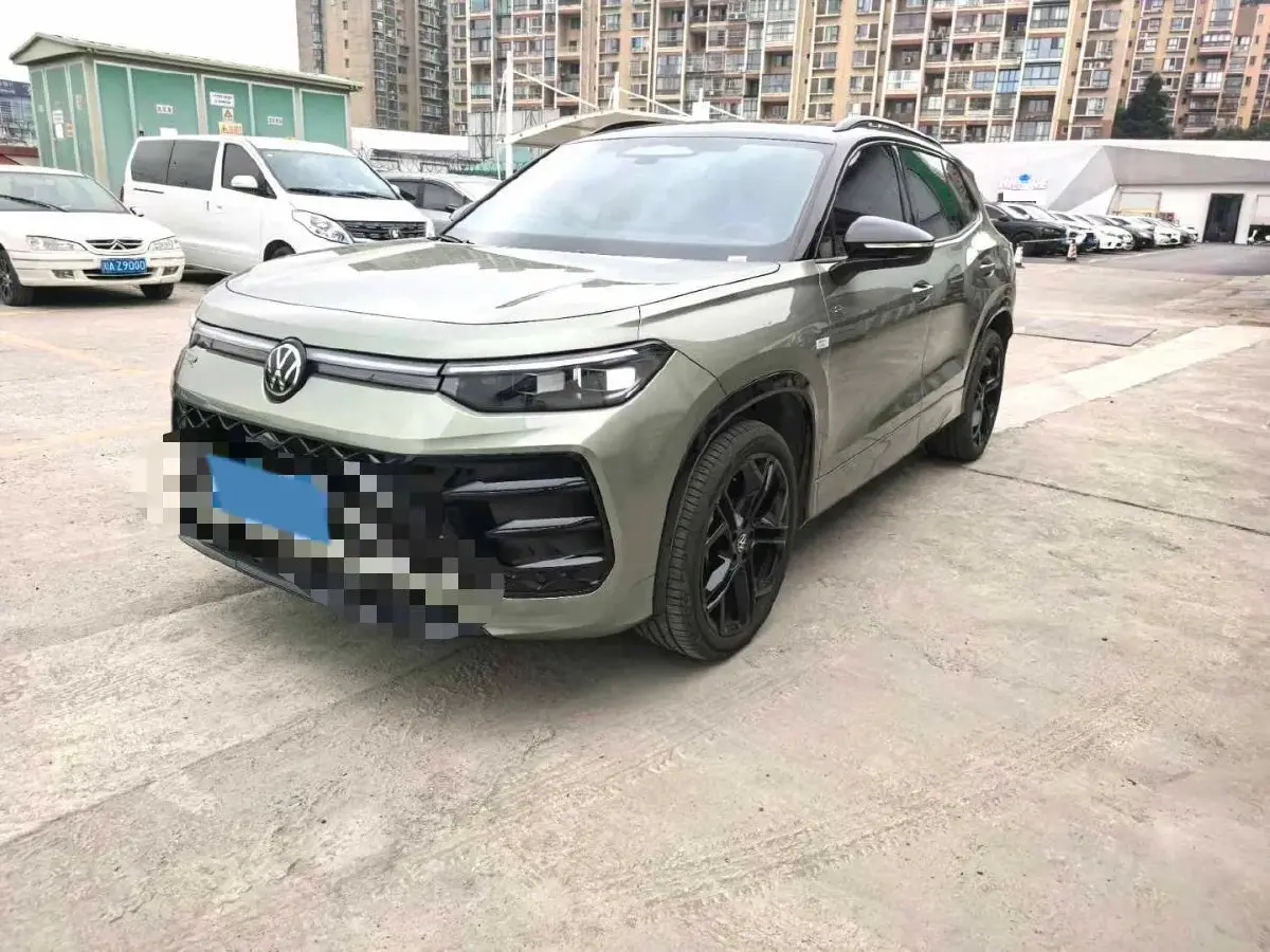 2025 Volkswagen Tayron 2.0T 220HP L4 7DCT