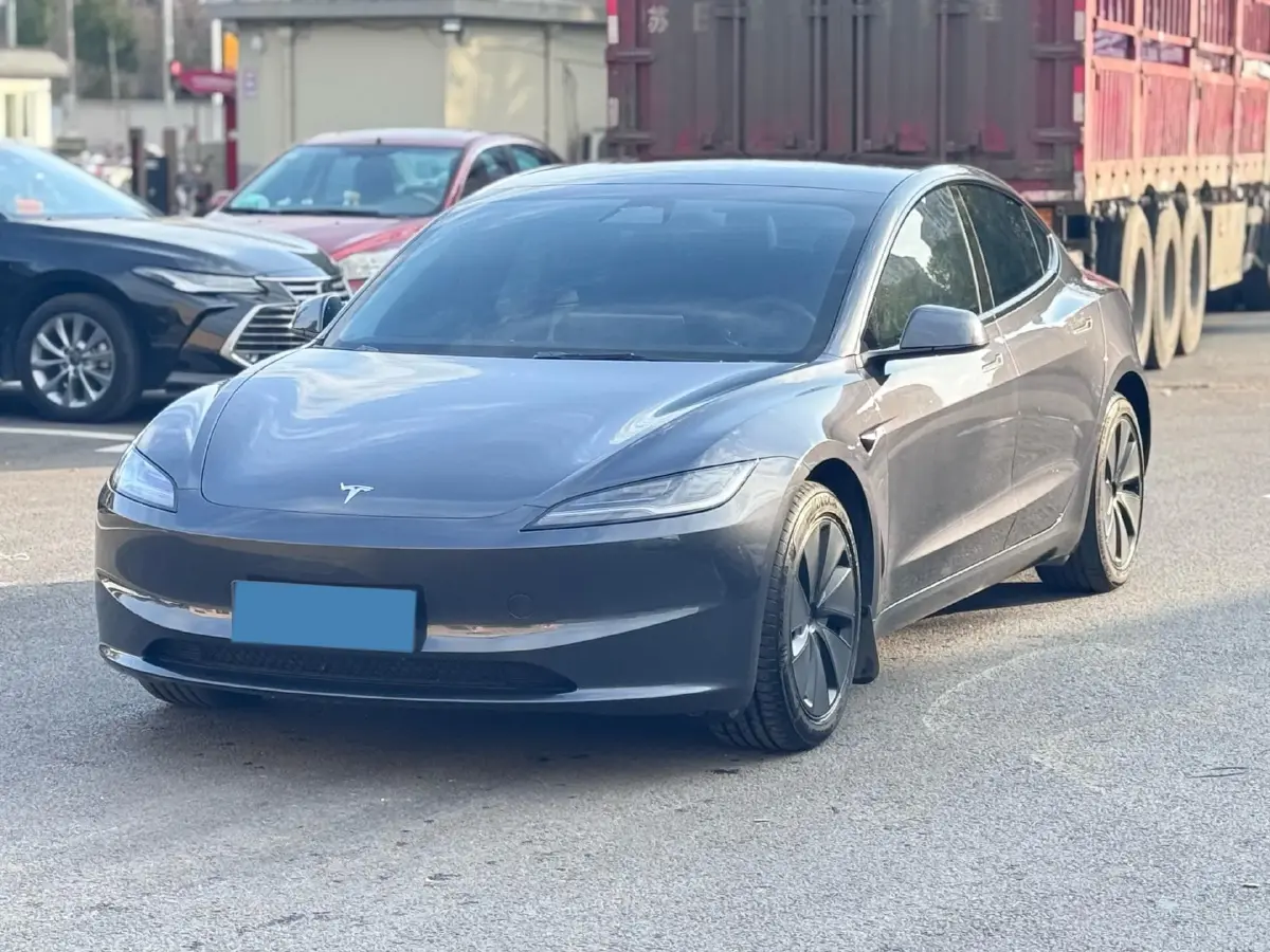 2025 Tesla Model 3 BEV 62.5KWH