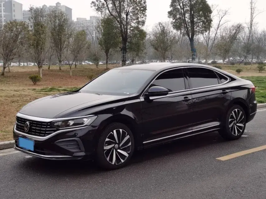 2024 Volkswagen Passat 2.0T 220HP L4 7DCT