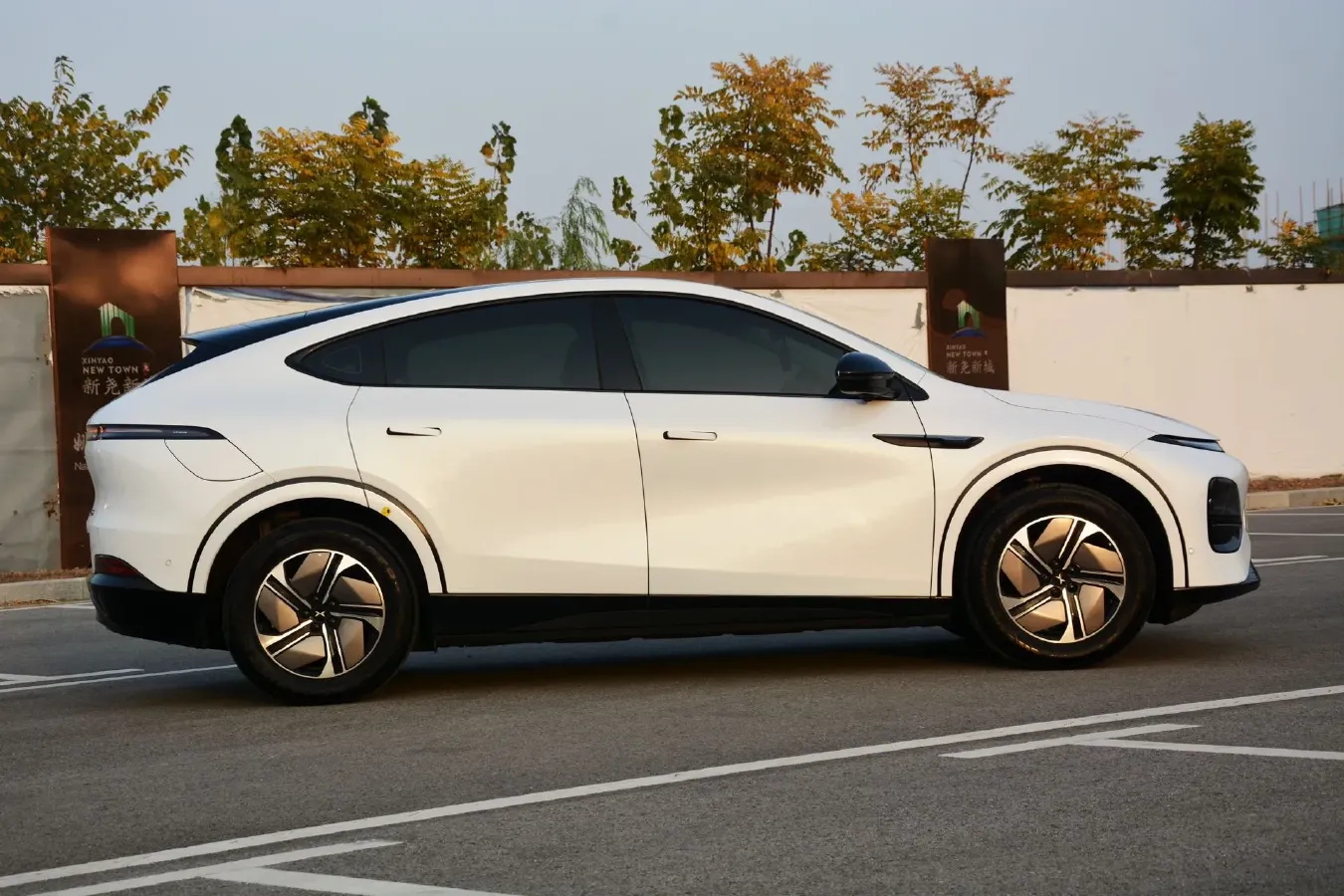 2024 Volkswagen ID.UNYX 06 BEV 82.4KWH,autocango,china used car exporter,china ev exporter,chinese used car exporter,chinese used ev exporter