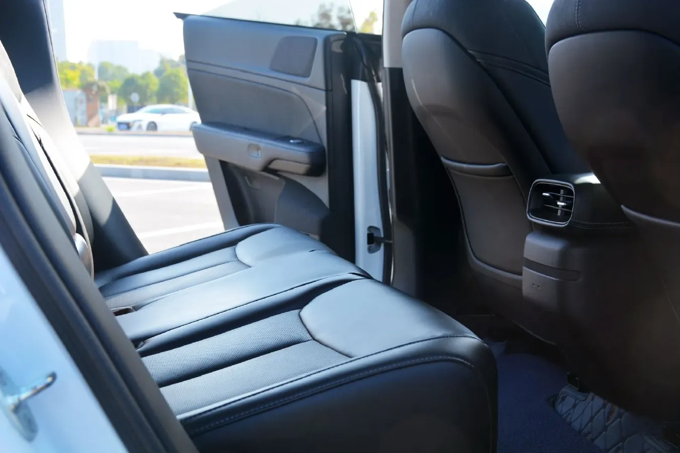 2024 Volkswagen ID.UNYX 06 BEV 82.4KWH,autocango,china used car exporter,china ev exporter,chinese used car exporter,chinese used ev exporter