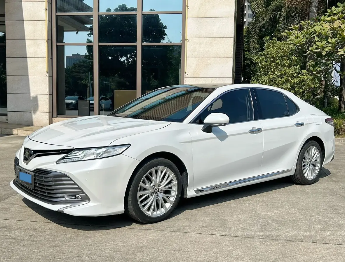 2019 Toyota Camry 2.5L 209HP L4 8AT