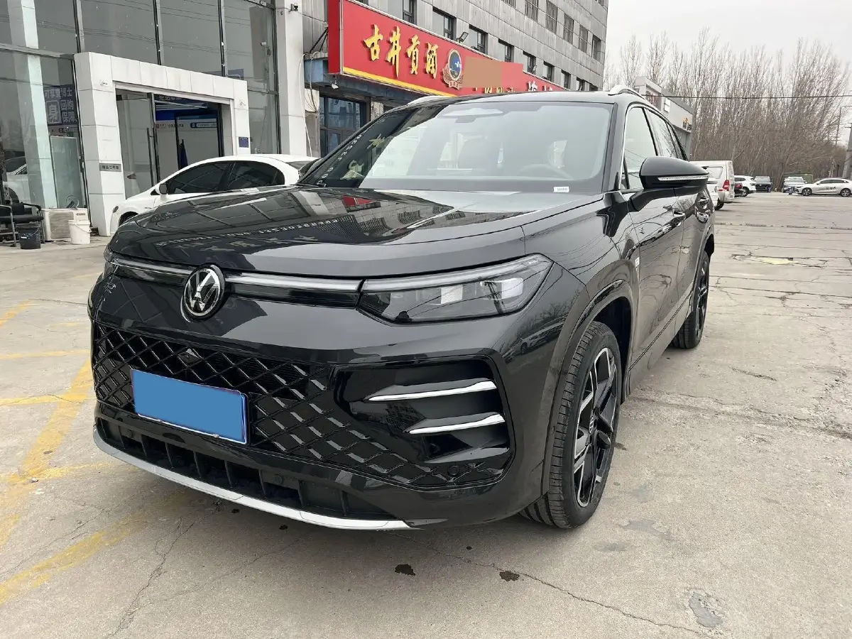 2025 Volkswagen Tayron 2.0T 220HP L4 7DCT