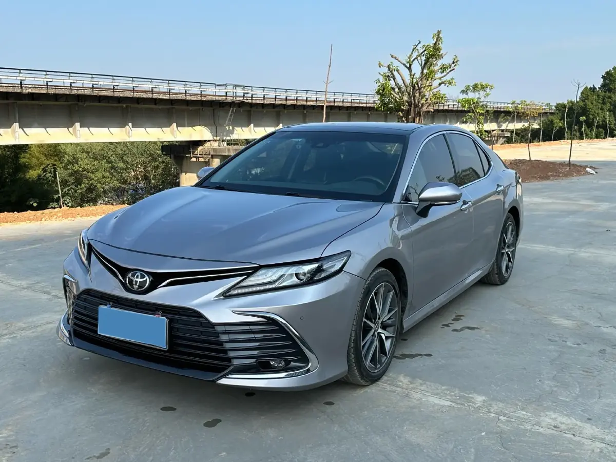2021 Toyota Camry 2.5L 209HP L4 8AT