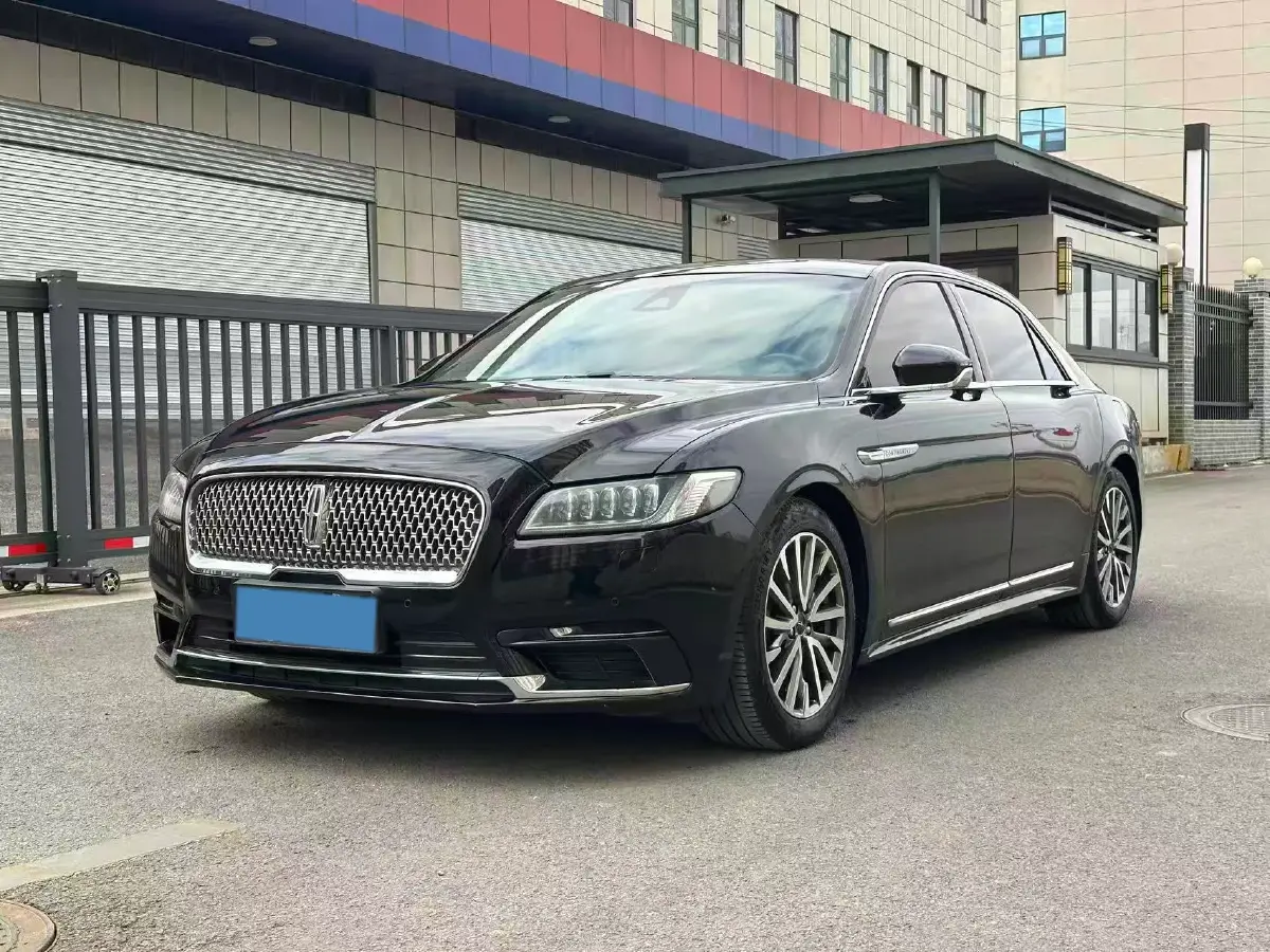 2018 Lincoln Continental 2.0T 261HP L4 6AT