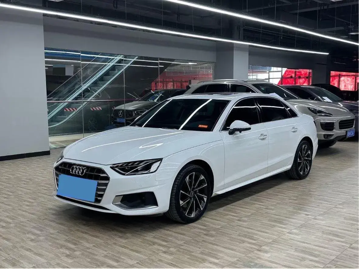 2022 Audi A4L 2.0T 190HP L4 7DCT