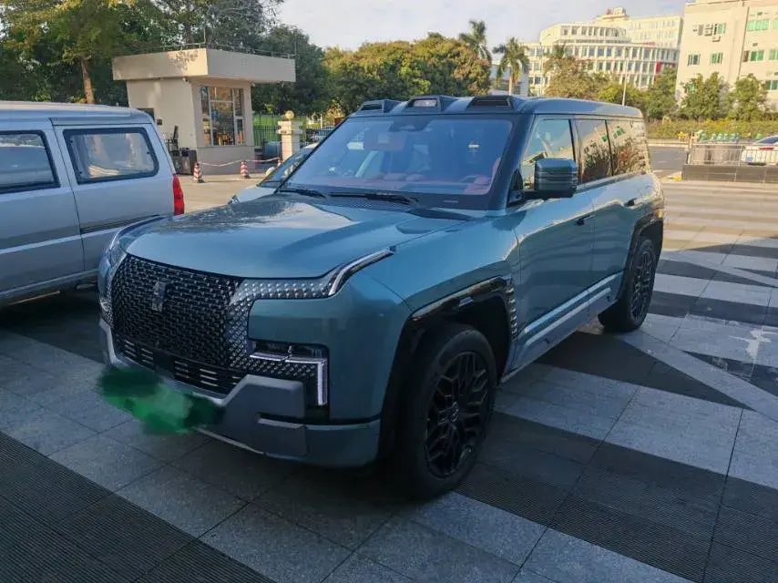 2023 YangWang U8 2.0T 272HP L4 REEV 49.05KWH