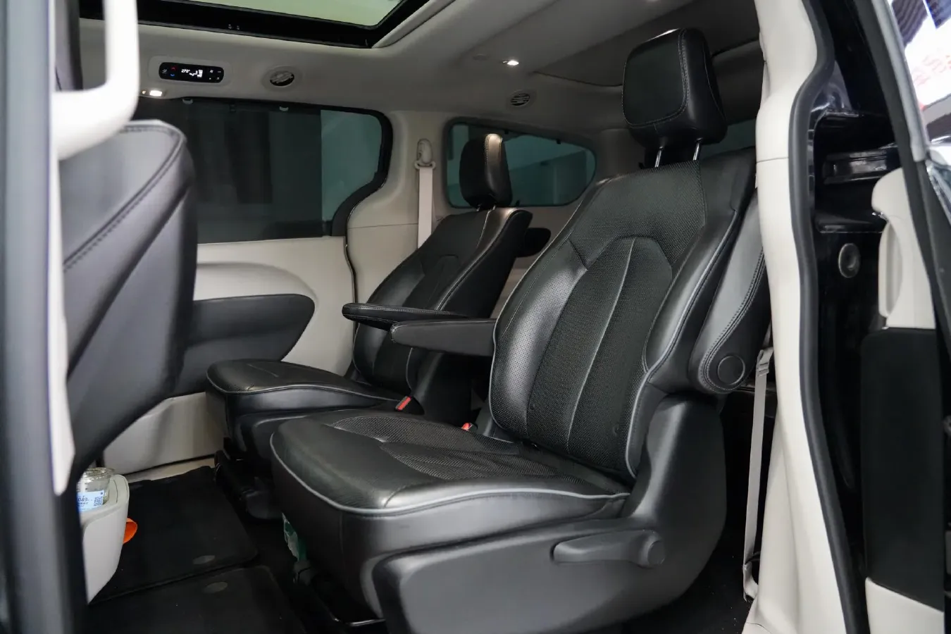 2017 Chrysler Pacifica 3.6L 279HP V6 9AT,autocango,china used car exporter,china ev exporter,chinese used car exporter,chinese used ev exporter