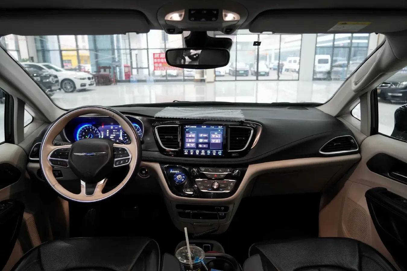 2017 Chrysler Pacifica 3.6L 279HP V6 9AT,autocango,china used car exporter,china ev exporter,chinese used car exporter,chinese used ev exporter