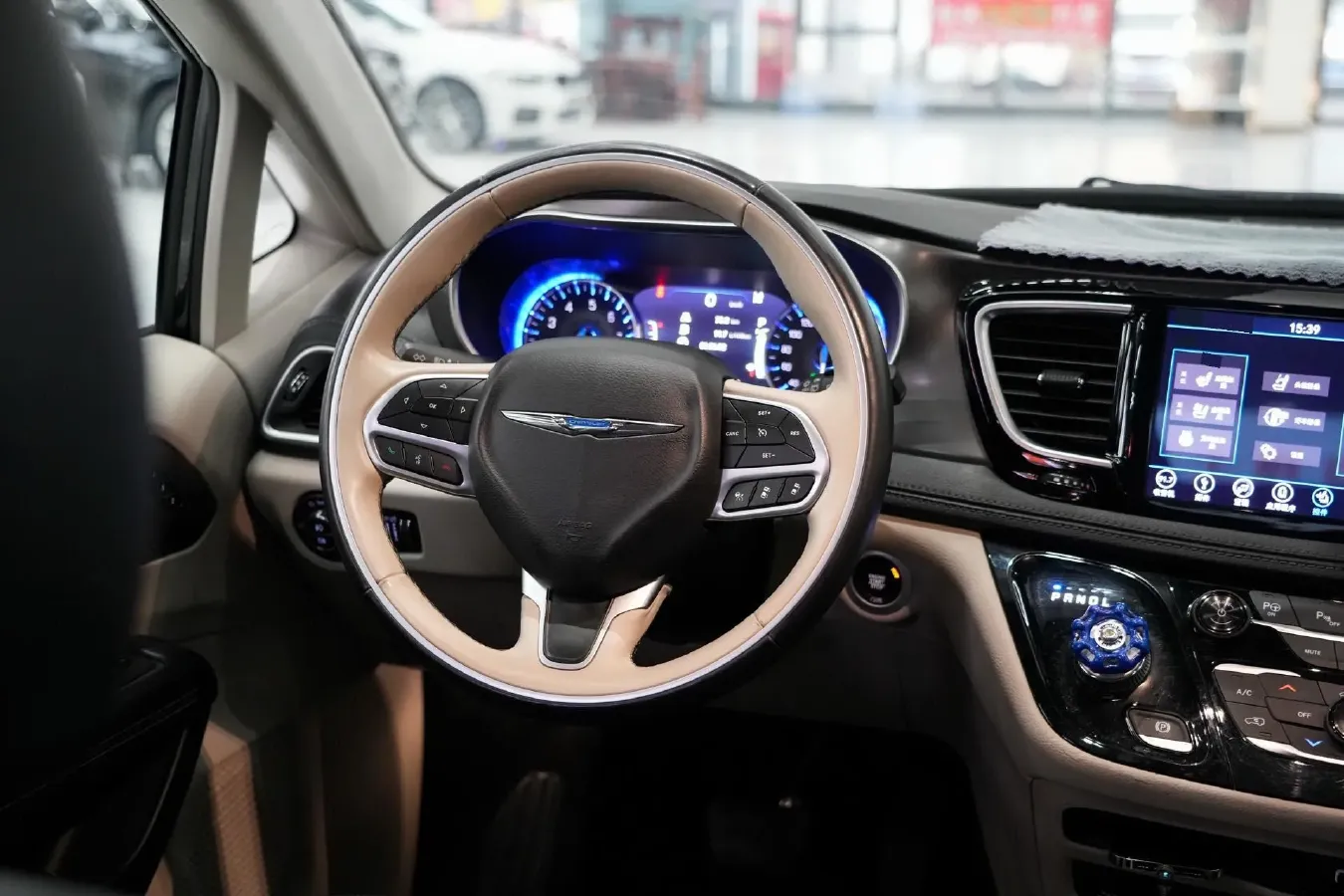 2017 Chrysler Pacifica 3.6L 279HP V6 9AT,autocango,china used car exporter,china ev exporter,chinese used car exporter,chinese used ev exporter