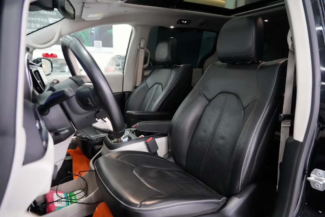 2017 Chrysler Pacifica 3.6L 279HP V6 9AT,autocango,china used car exporter,china ev exporter,chinese used car exporter,chinese used ev exporter