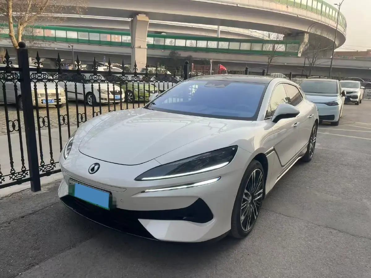 2024 Denza DenzaZ9GT 2.0T 207HP L4 E-CVT PHEV 38.5KWH