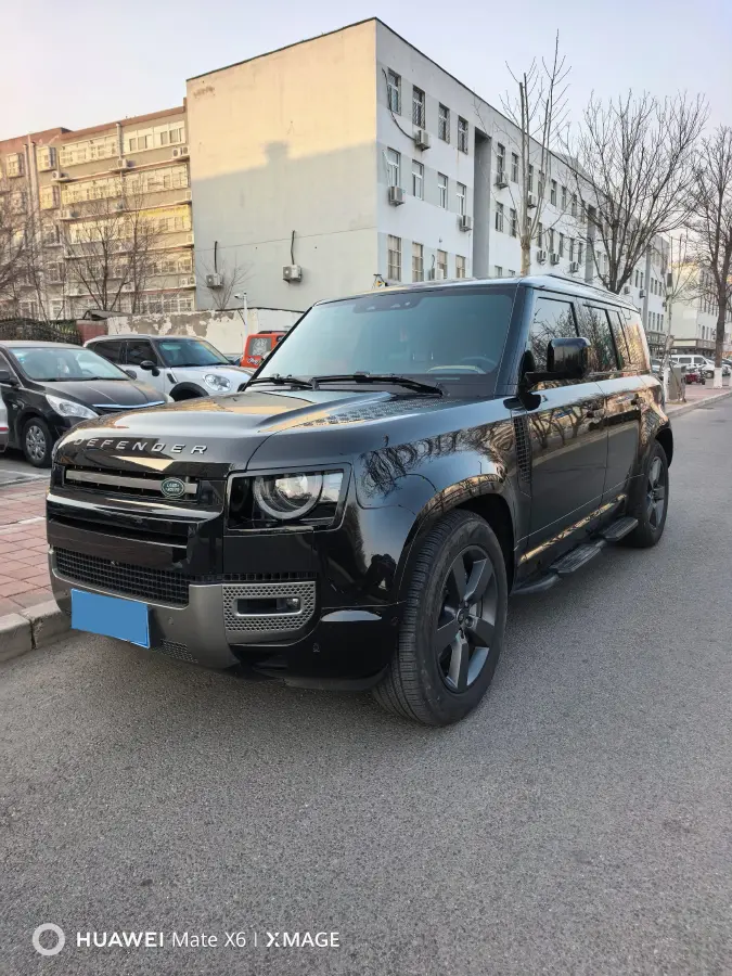 2025 Land Rover Defender 3.0T 400HP L6 8AT