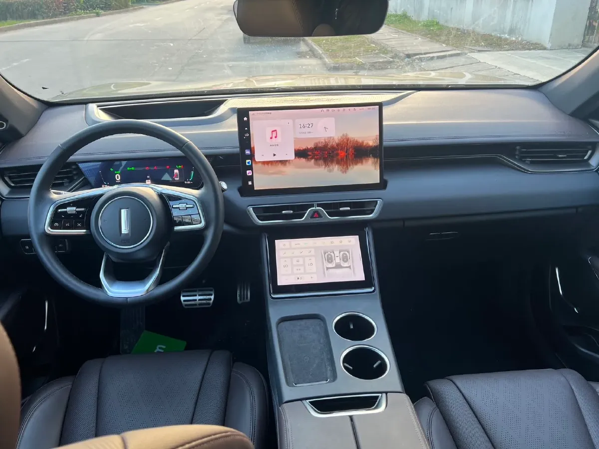 2024 WEY Mocha 1.5T 170HP L4 4DHT PHEV 35.04KWH,autocango,china used car exporter,china ev exporter,chinese used car exporter,chinese used ev exporter