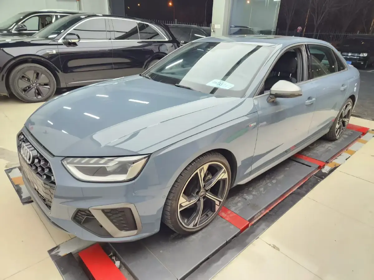 2022 Audi A4L 2.0T 190HP L4 7DCT