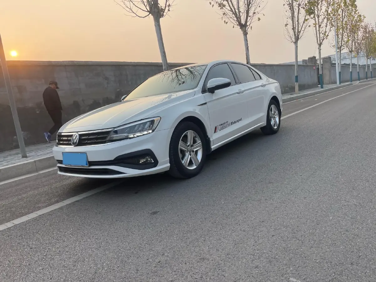 2019 Volkswagen T-Cross 1.4T 150HP L4 7DCT