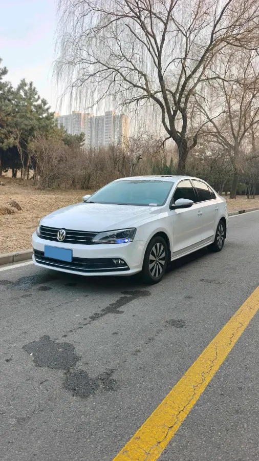 2018 Volkswagen Sagitar 1.2T 110HP L4 7DCT