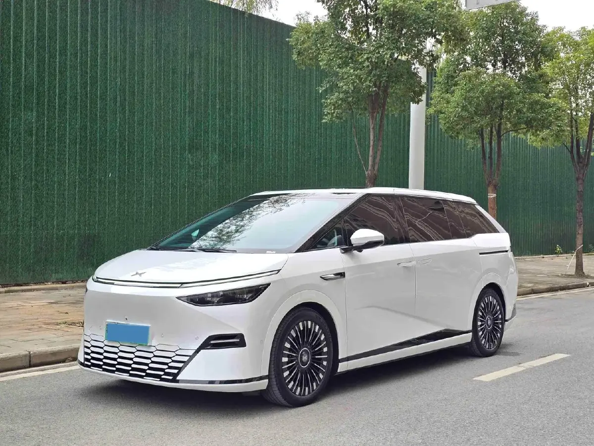 2025 Xpeng X9 BEV