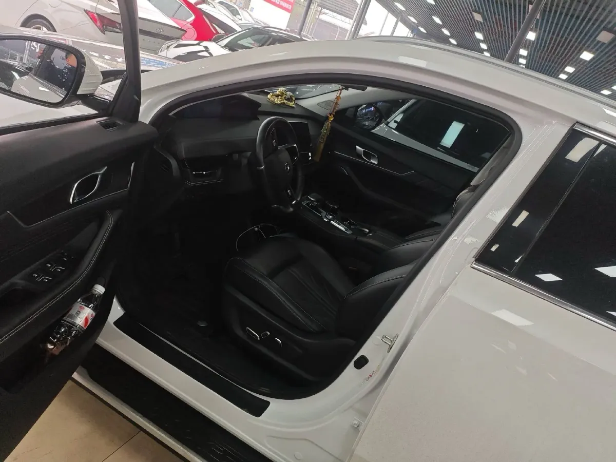 2023 ChangAn UNI-K 2.0T 233HP L4 8AT,autocango,china used car exporter,china ev exporter,chinese used car exporter,chinese used ev exporter