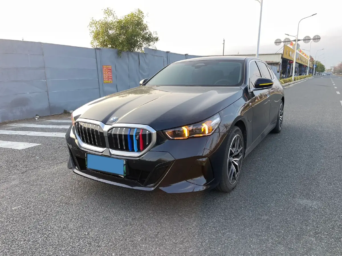 2025 BMW i5 BEV 96.96KWH