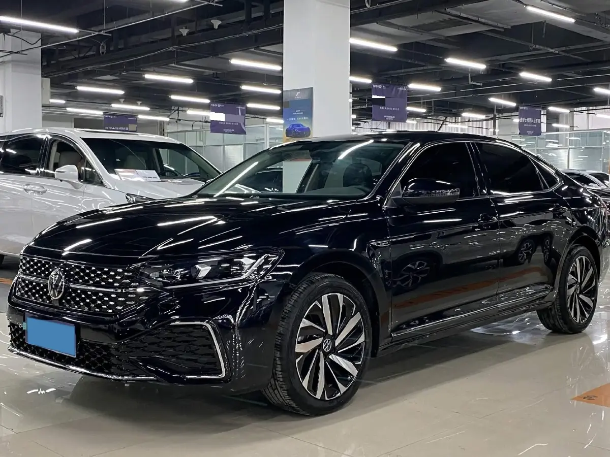 2023 Volkswagen Passat 2.0T 186HP L4 7DCT
