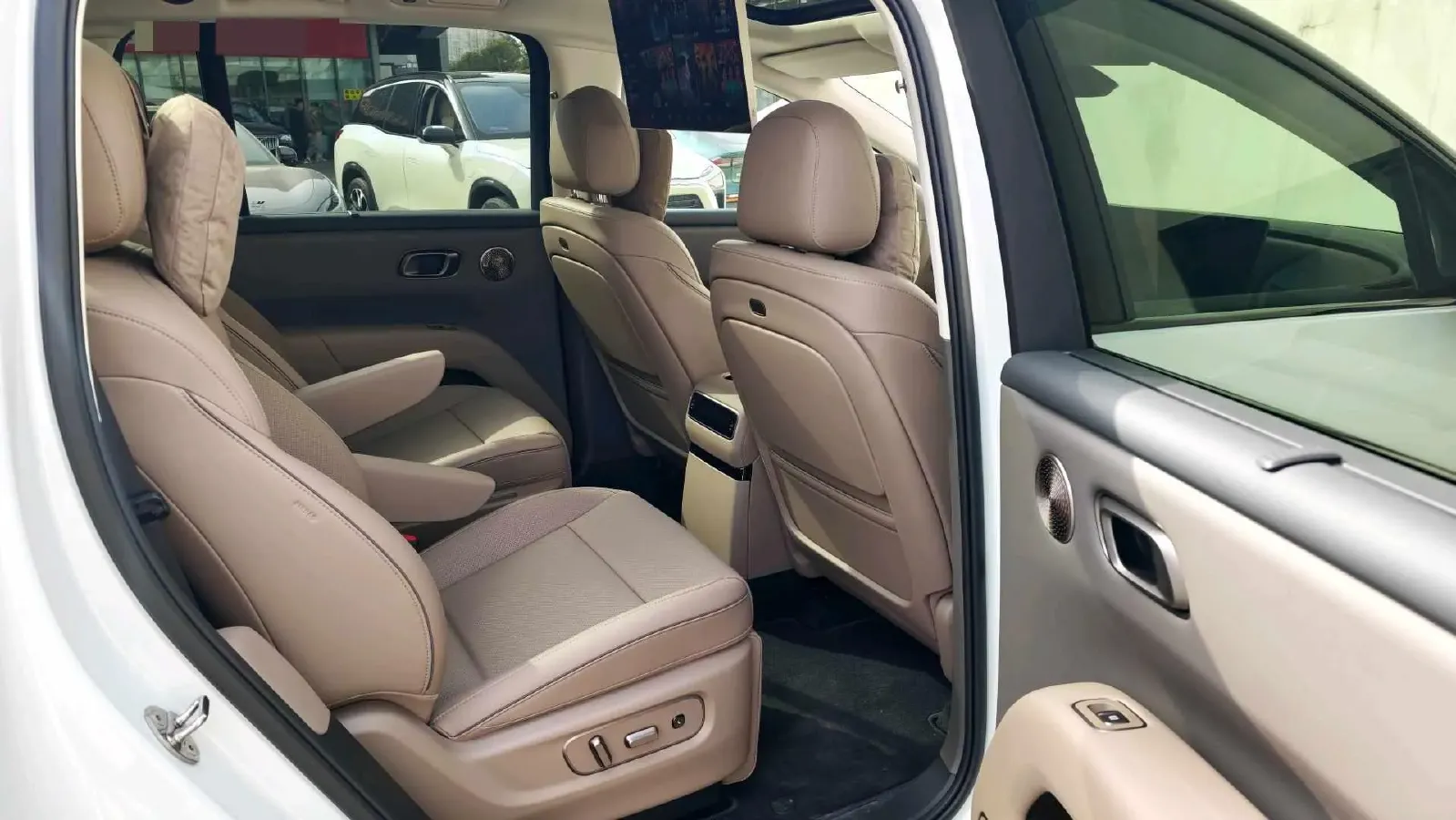 2025 Li i8 BEV,autocango,china used car exporter,china ev exporter,chinese used car exporter,chinese used ev exporter