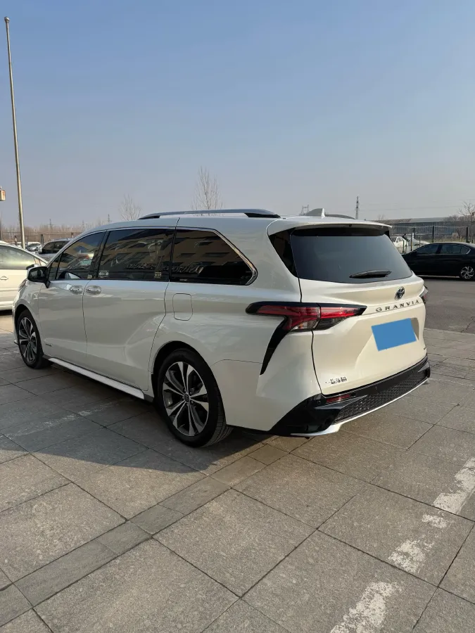 2023 Toyota Granvia 2.5L 189HP L4 E-CVT Hybrid,autocango,china used car exporter,china ev exporter,chinese used car exporter,chinese used ev exporter