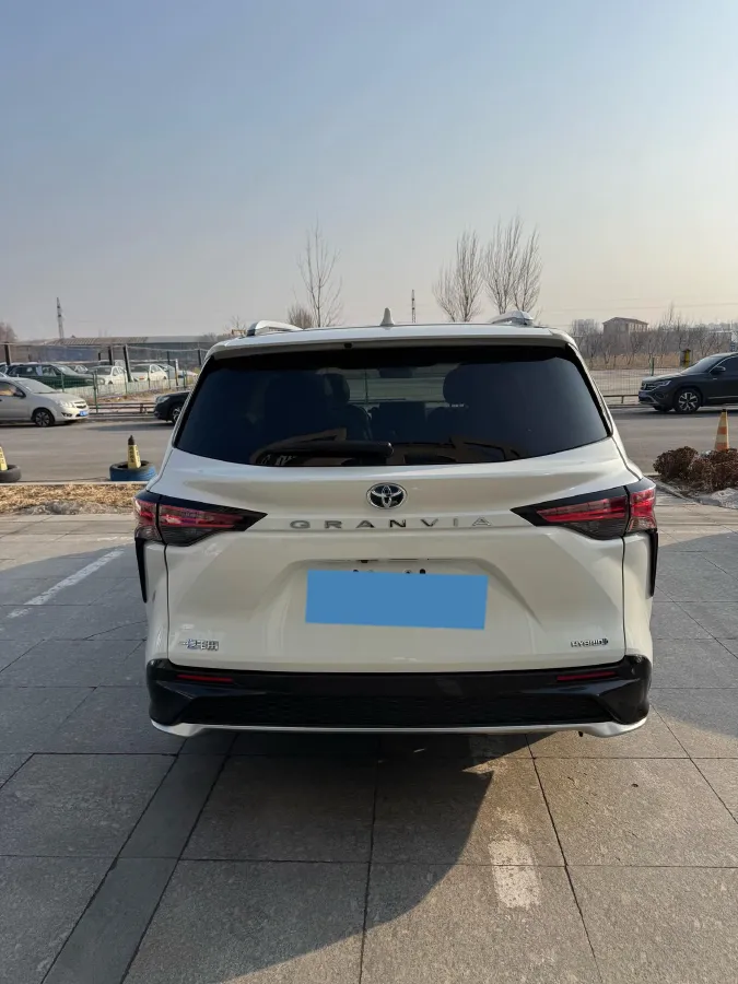 2023 Toyota Granvia 2.5L 189HP L4 E-CVT Hybrid,autocango,china used car exporter,china ev exporter,chinese used car exporter,chinese used ev exporter