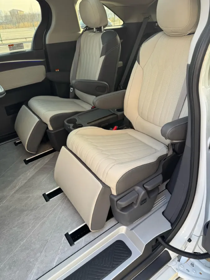 2023 Toyota Granvia 2.5L 189HP L4 E-CVT Hybrid,autocango,china used car exporter,china ev exporter,chinese used car exporter,chinese used ev exporter