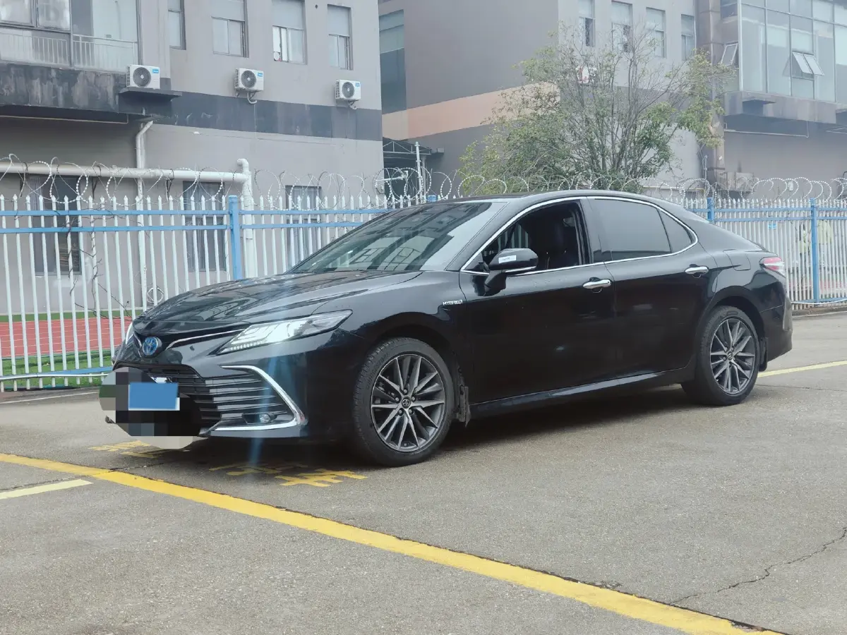 2021 Toyota Camry 2.5L 178HP L4 E-CVT Hybrid