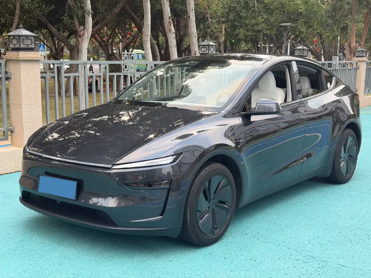 2025 Tesla Model Y BEV 62.5KWH