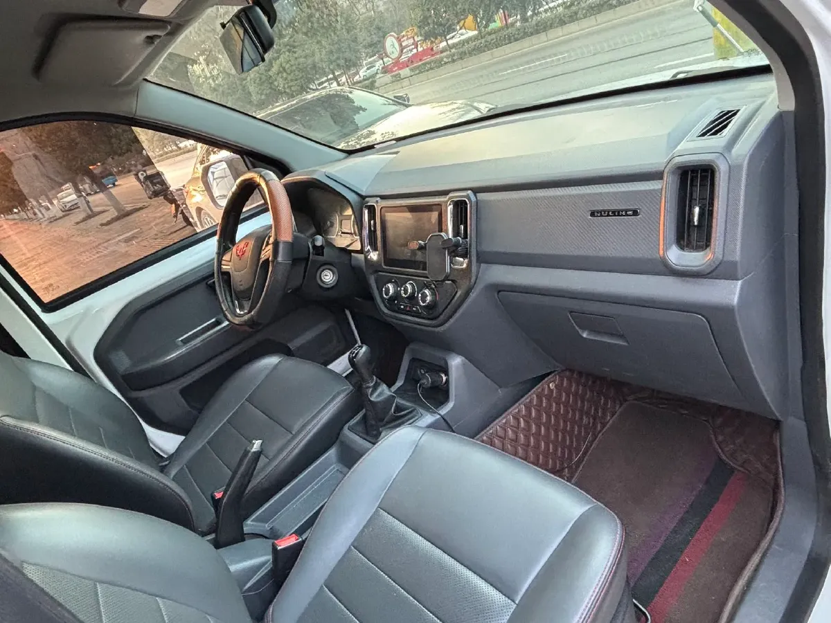 2021 WuLing ZhentTu 1.5L 99HP L4 5MT,autocango,china used car exporter,china ev exporter,chinese used car exporter,chinese used ev exporter