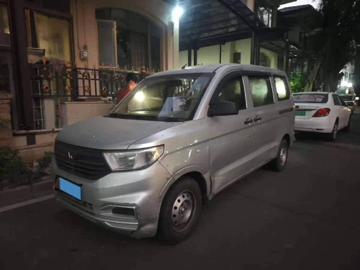 2021 WuLing RongGuang 1.5L 99HP L4 5MT