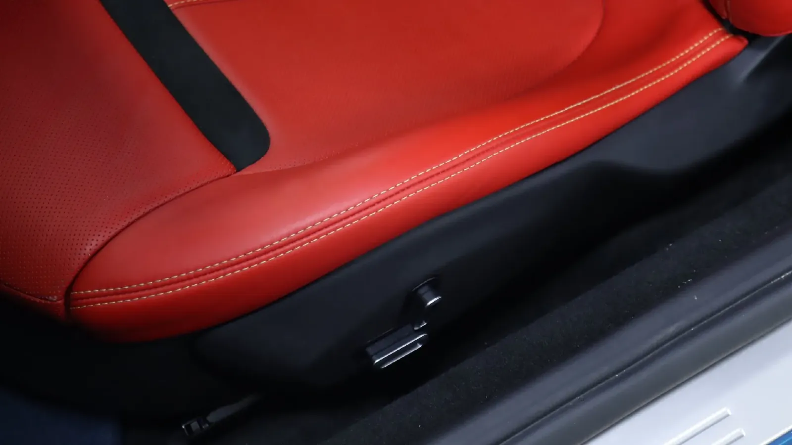 2020 Ferrari Roma 3.9T 620HP V8 8DCT,autocango,china used car exporter,china ev exporter,chinese used car exporter,chinese used ev exporter