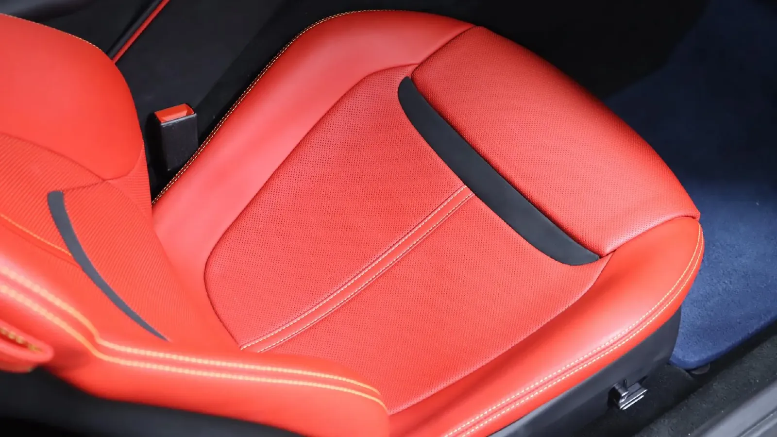 2020 Ferrari Roma 3.9T 620HP V8 8DCT,autocango,china used car exporter,china ev exporter,chinese used car exporter,chinese used ev exporter