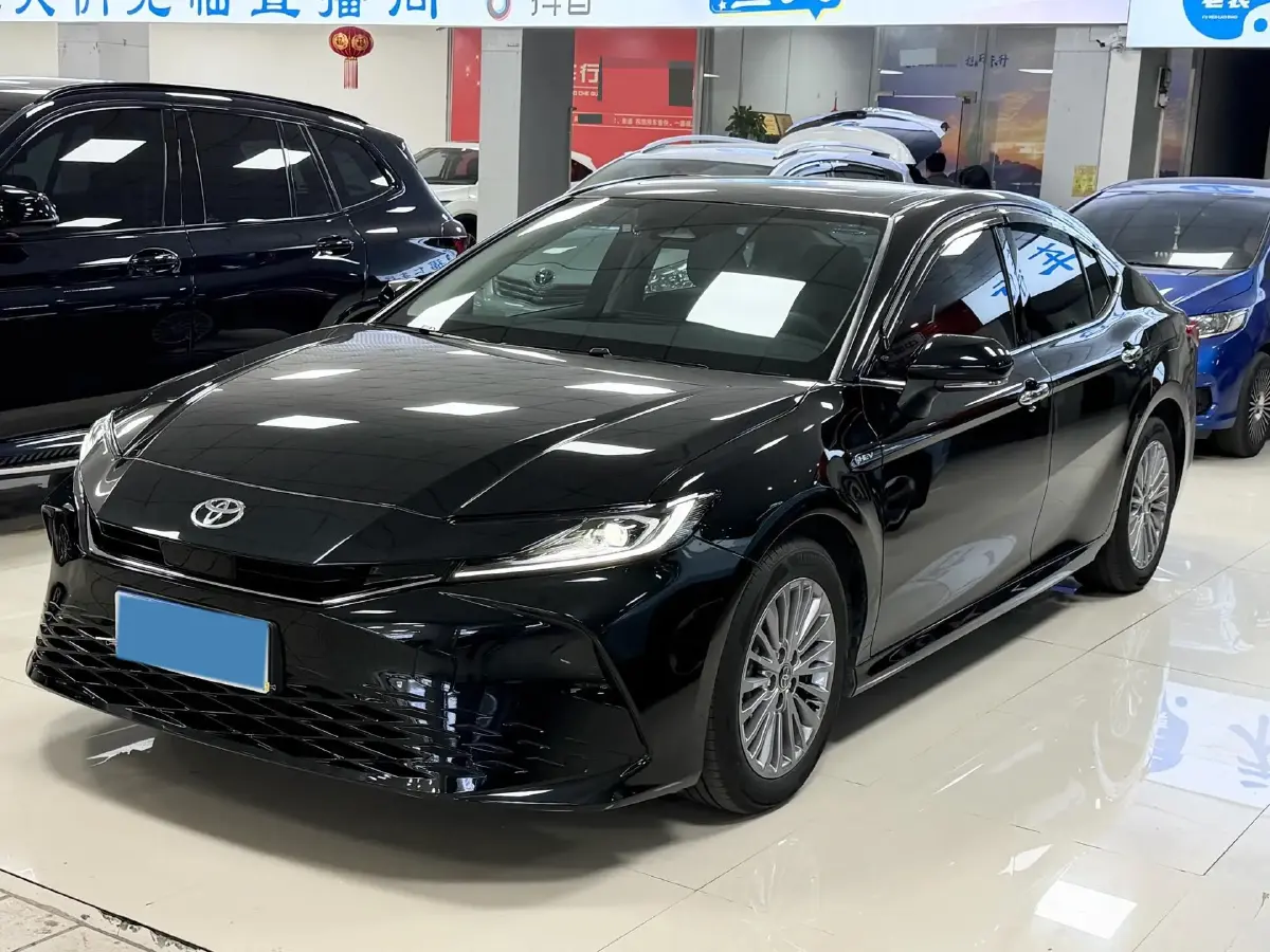2024 Toyota Camry 2.0L 152HP L4 E-CVT Hybrid