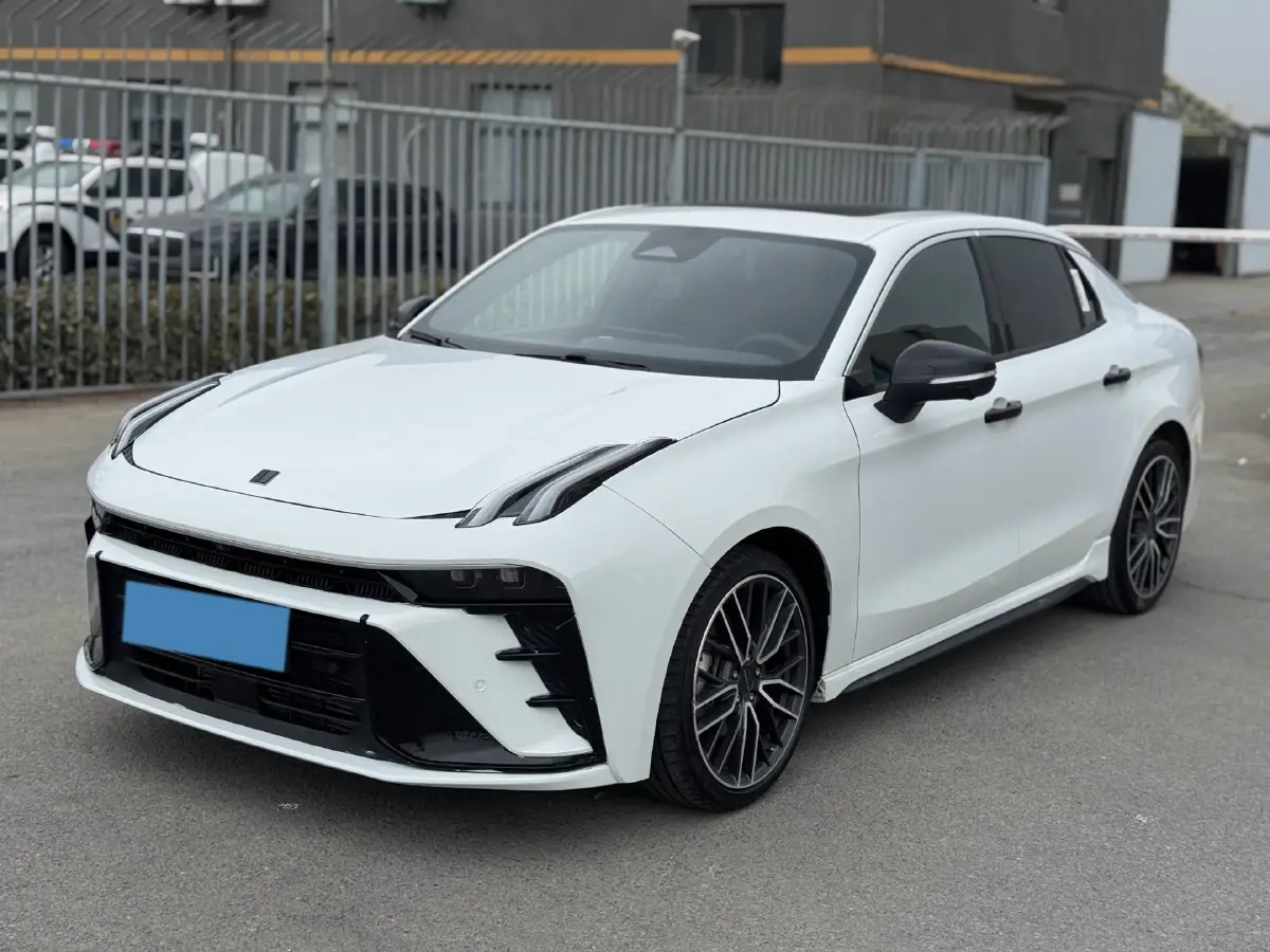 2025 LYNK&CO 03 2.0T 254HP L4 7DCT